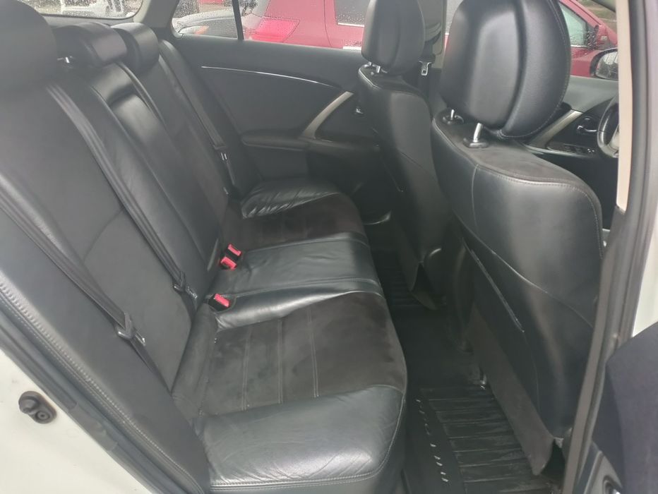 TOYOTA Avensis 2012