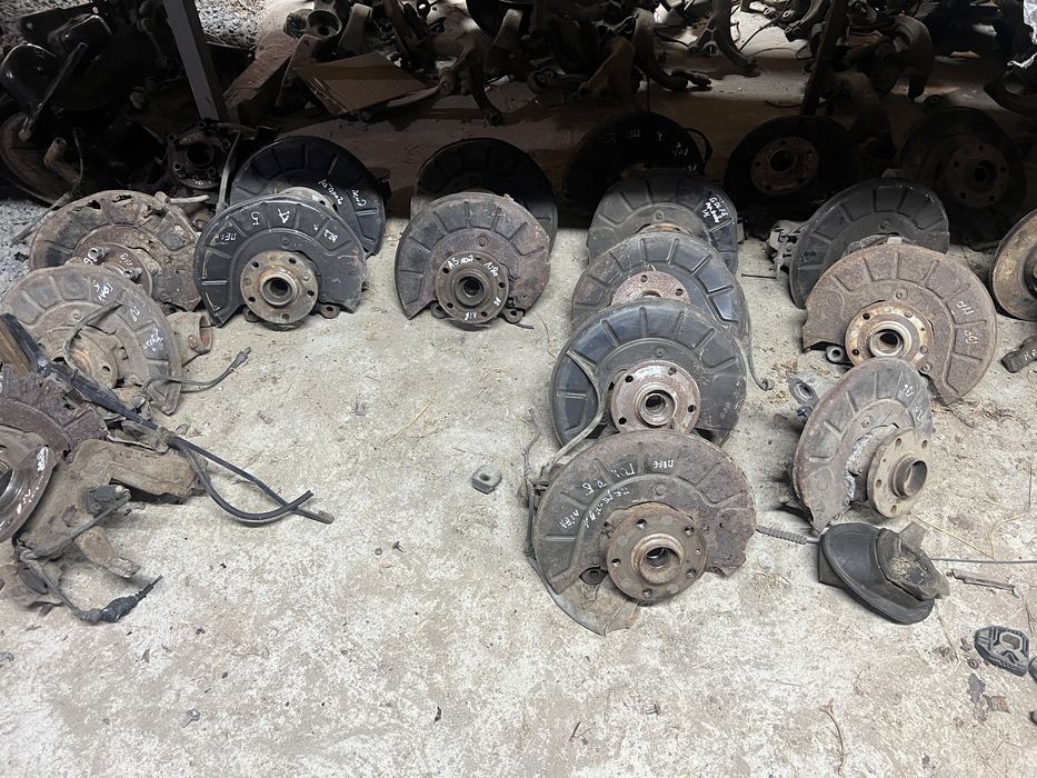 Цапфа ступіца Volkswagen Golf 5,6 Passat B6 Skoda A5 Touran Audi A3