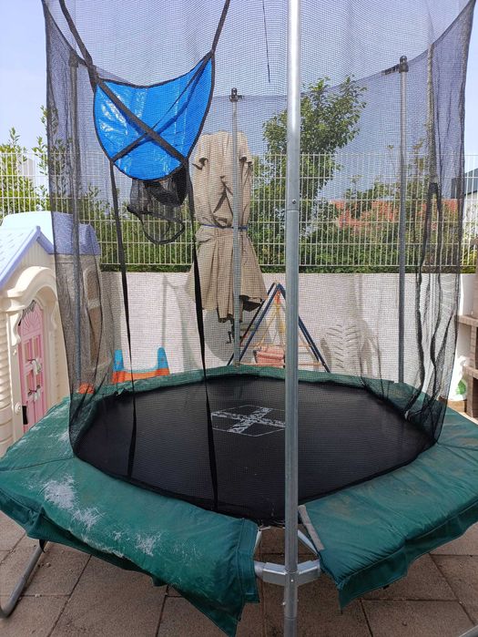 Trampolim Decathlon 240m
