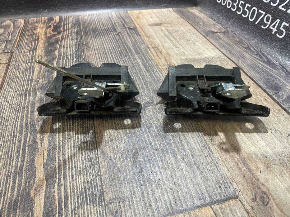 Замок кришки багажника Audi A4 B5 8D9827505A / 8D5827505 універсал седан