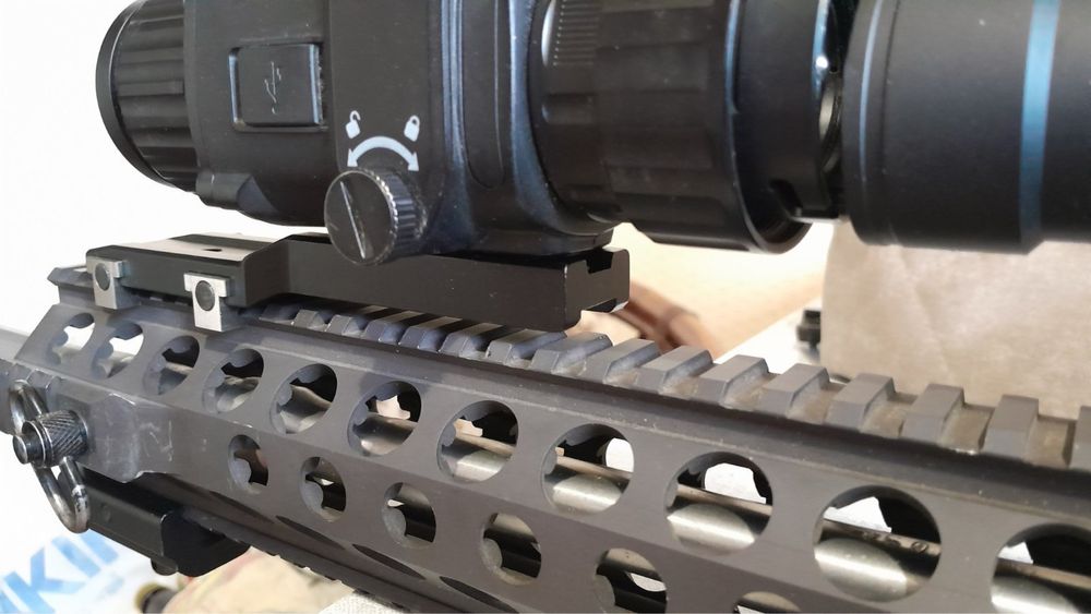 Планка / кронштейн для прицілів / монокулярів Пікотінні / Picatinny