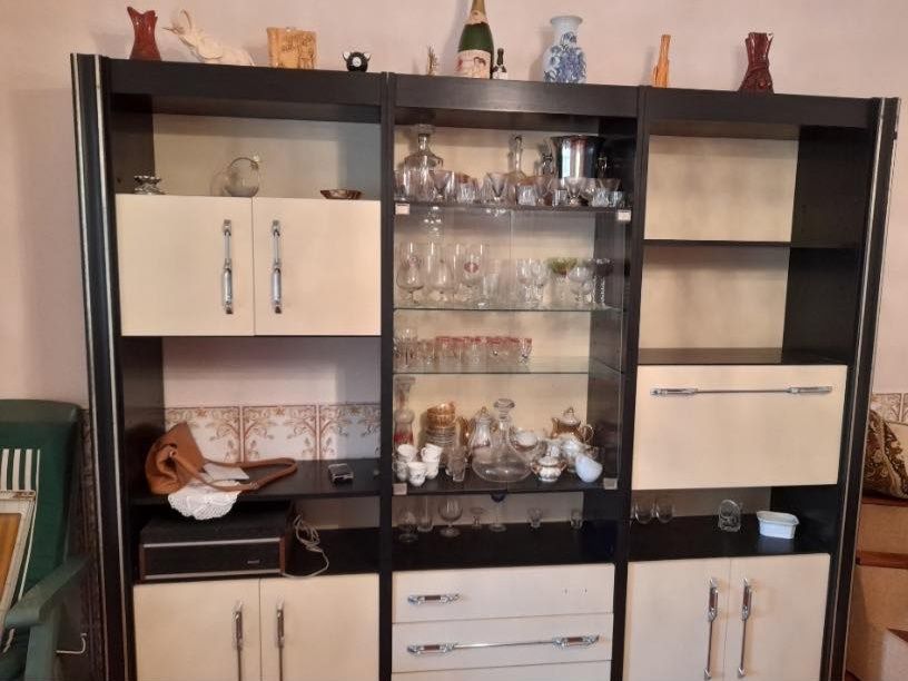 Louceiro sala com prateleiras