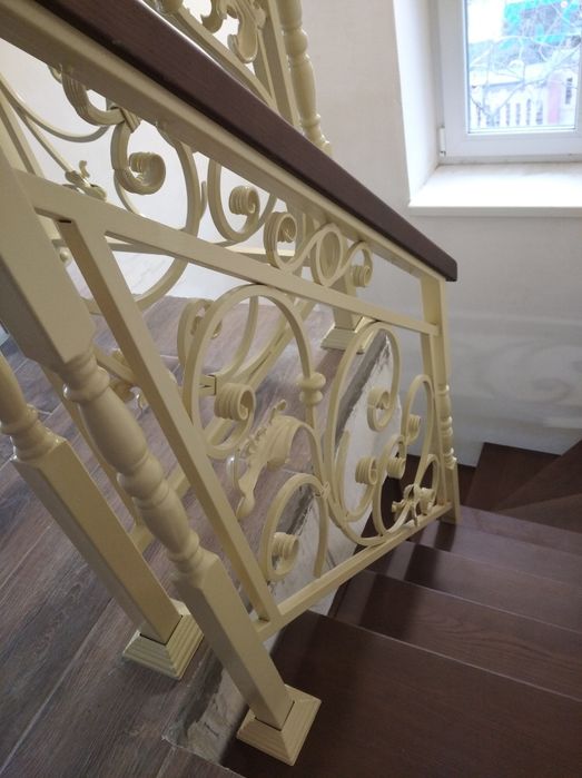 Сходи ступені дуб ясен бук перила нержавіка ковка стекло дерево