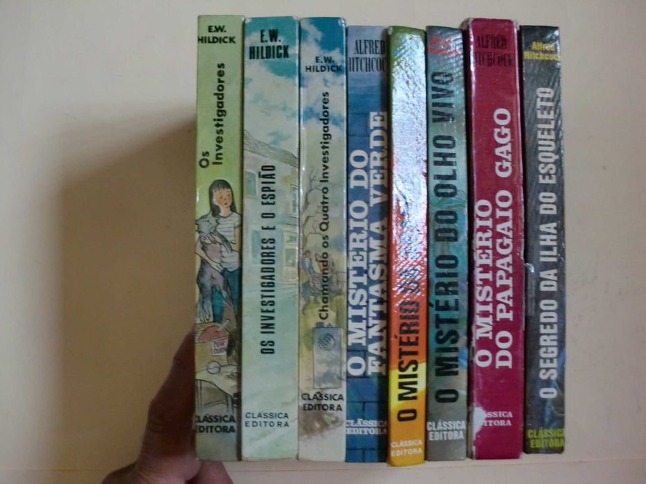 Obras de E. W. Hildick e Alfred Hitchcock