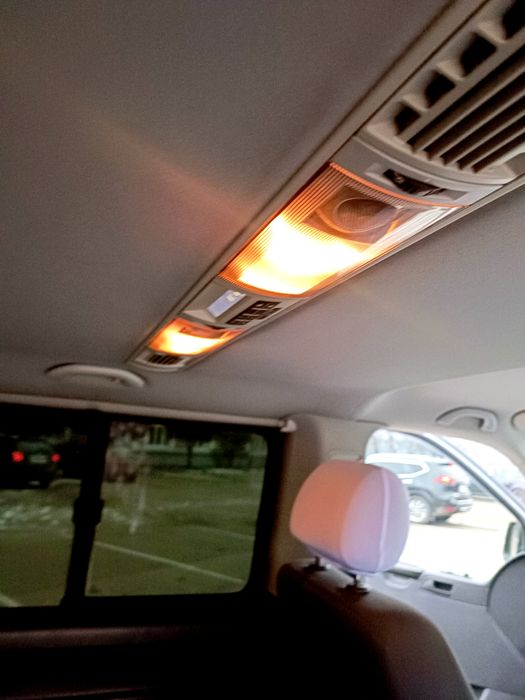 Volkswagen Caravelle 2.0 TDi (140) 6 ст  Voyage Maxi .