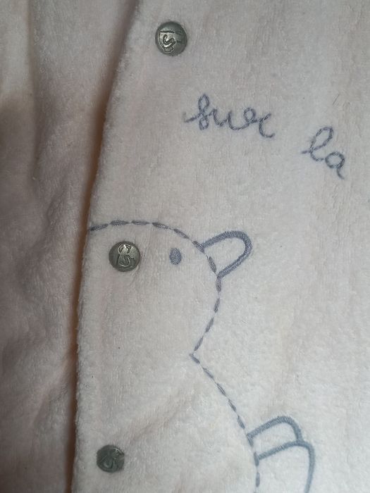 Macacão de bebé com capuz