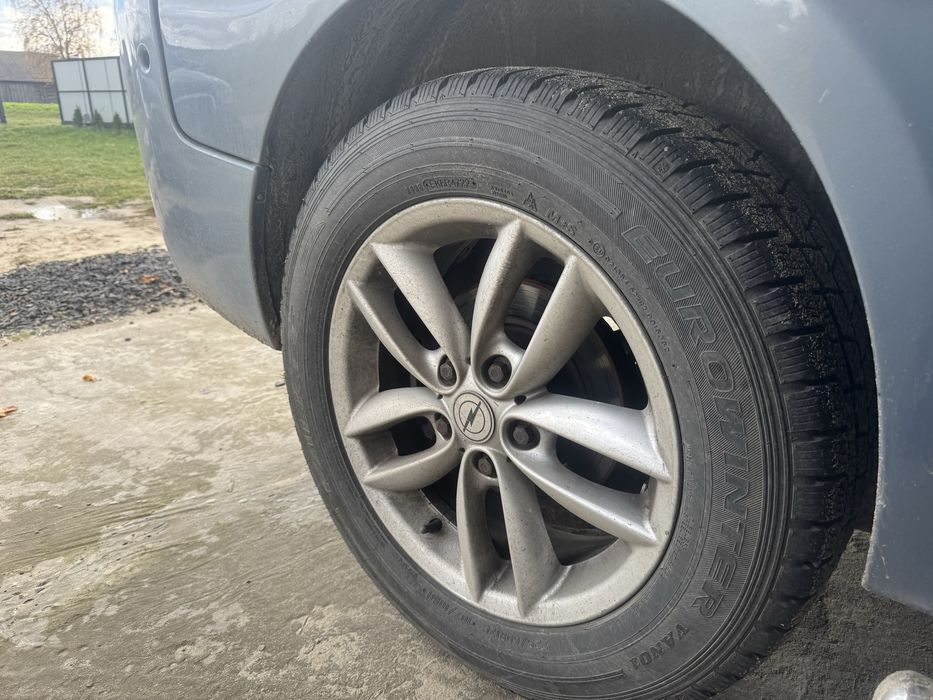 Продам колеса на  Опель віваро R17C 225/60 Зимова .Літо225/55 R17