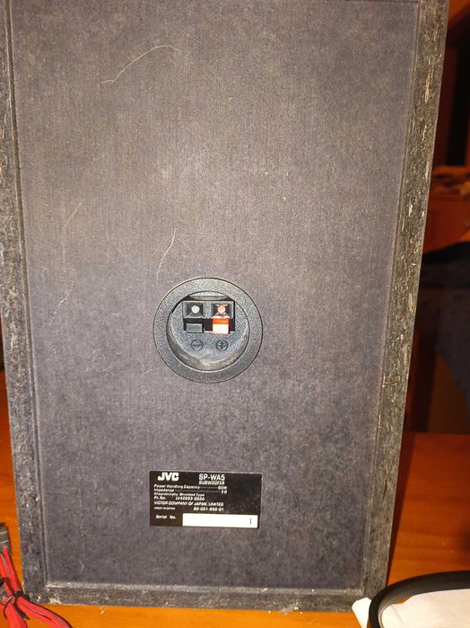 5 colunas de som e subwoofer