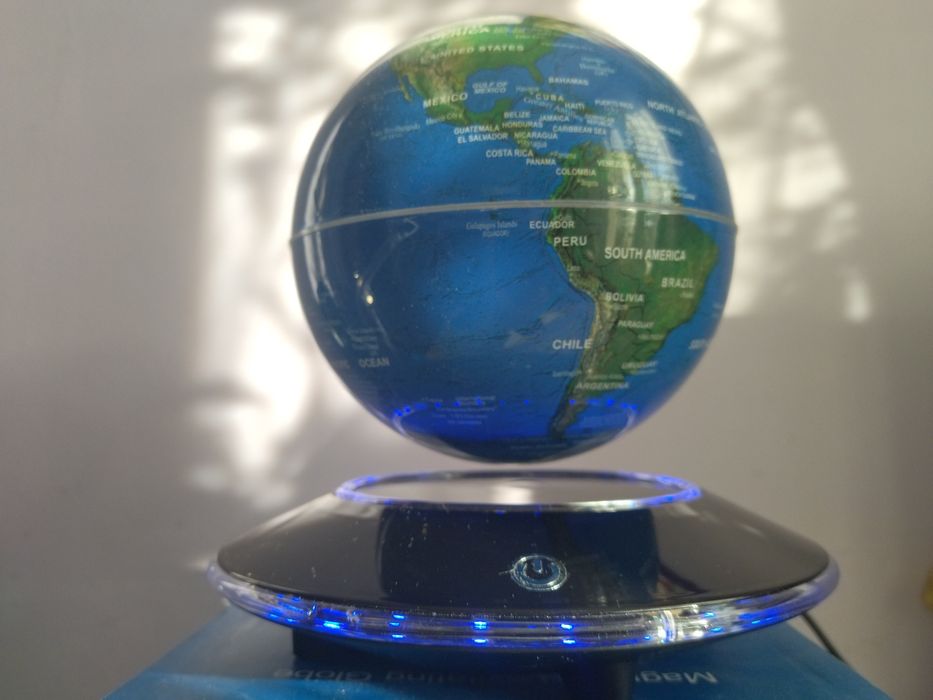 Глобус лівітуючий