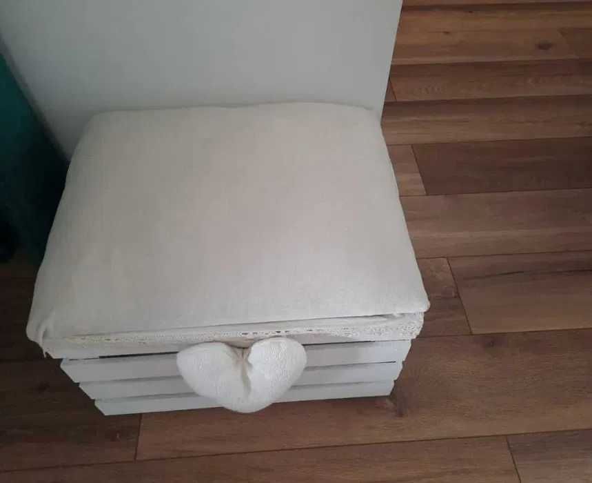 Puf siedzisko ze skrzynki biało kremowe duże HANDMADE