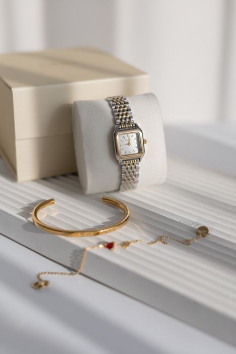 стильний годинник модель Macy Gold Silver burker
