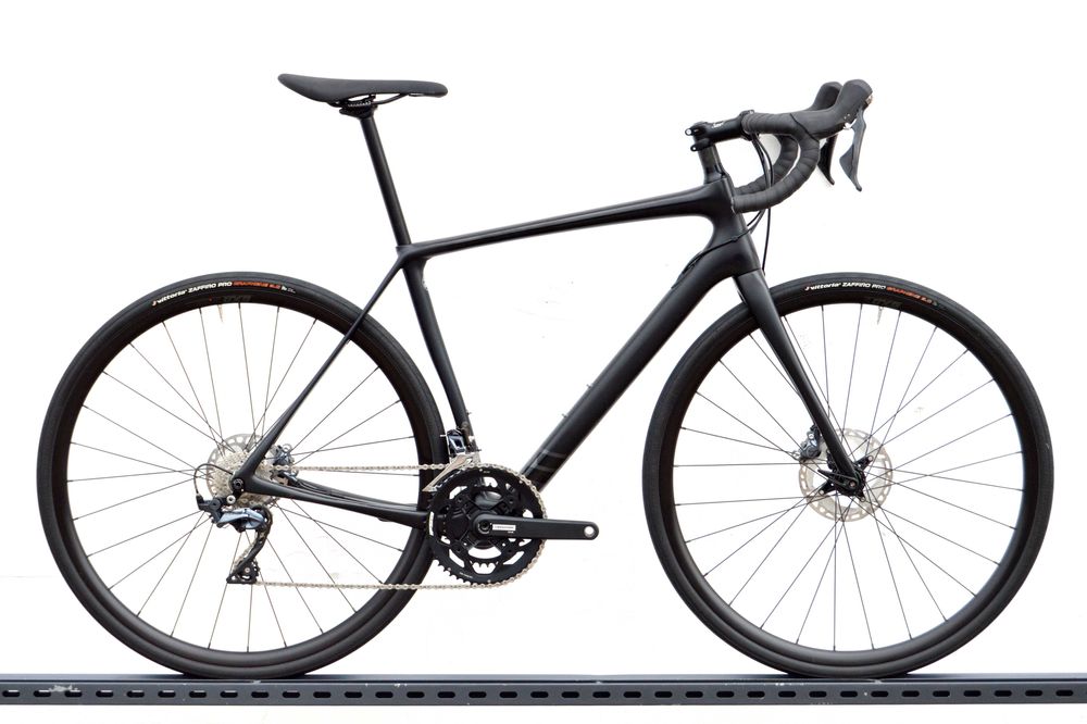 FVat23 komfortowa szosa CANNONDALE SYNAPSE DISC 54 Ultegra R8000 mat