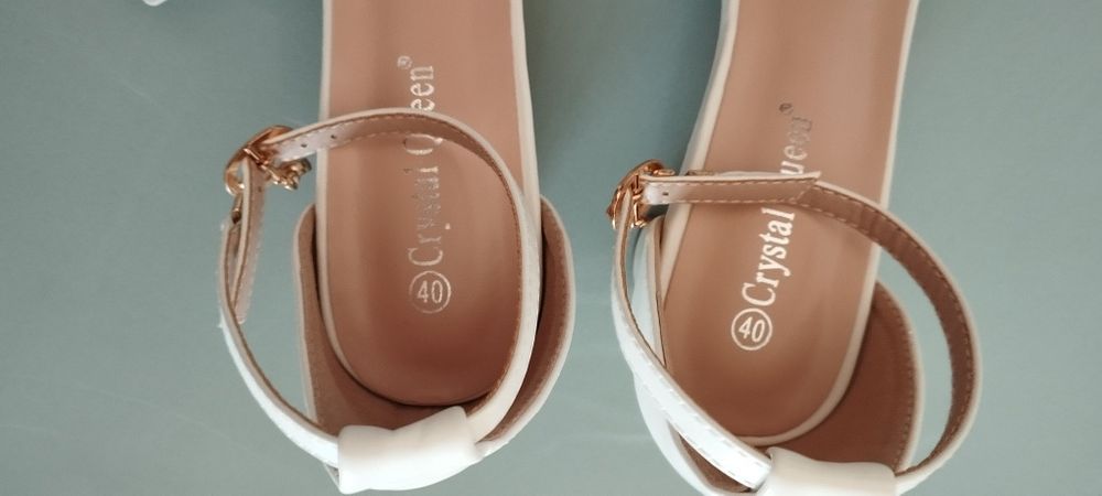 Sapatos de mulher (brancos)