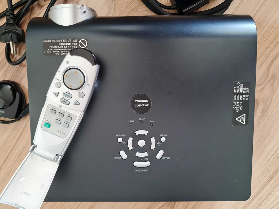 Projektor Toshiba TDP-T45