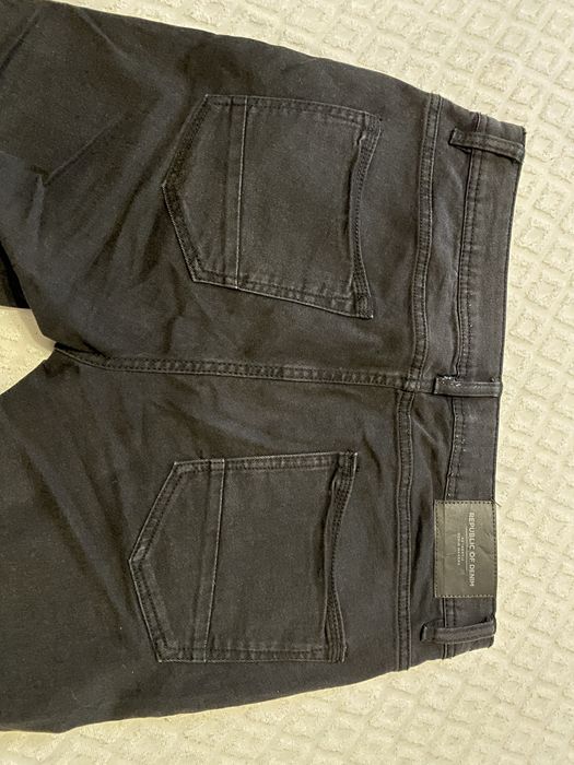 Чорні джинси скіні