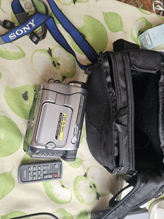 Видеокамера Sony DCR-TRV285E