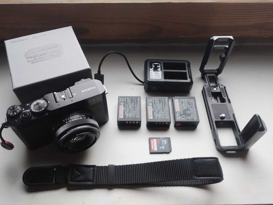 Aparat fotograficzny Fuji X-E4