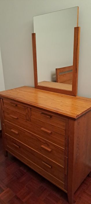 Cama de quarto casal em pinho macico