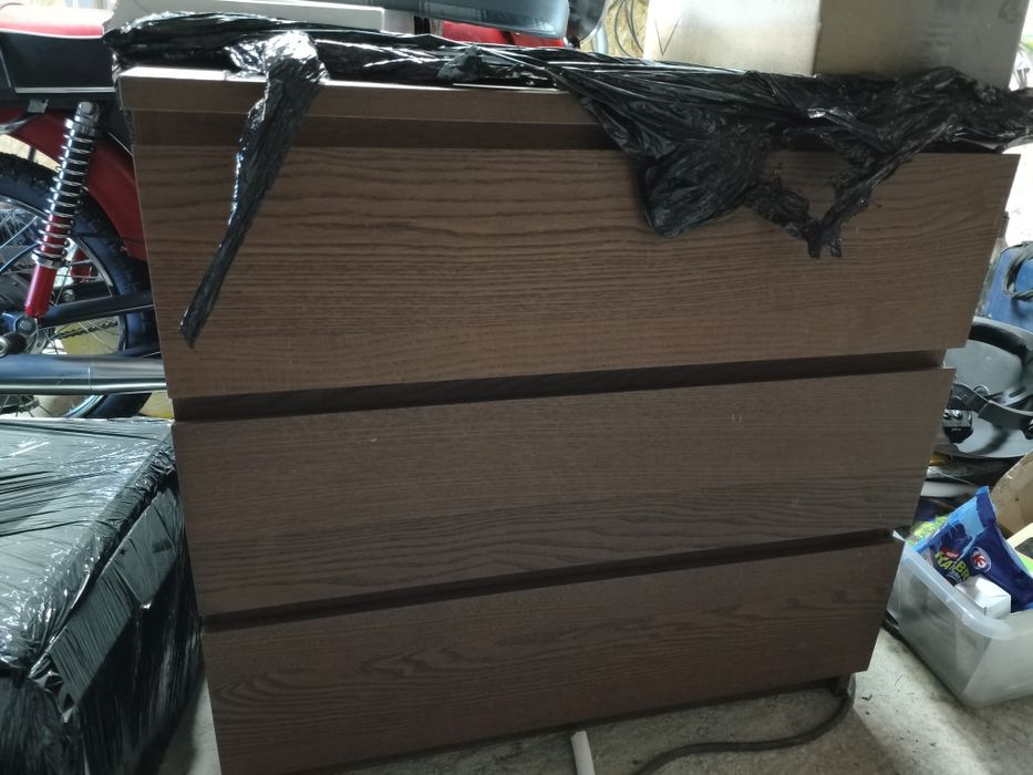 Mesas de cabeceira e cómoda