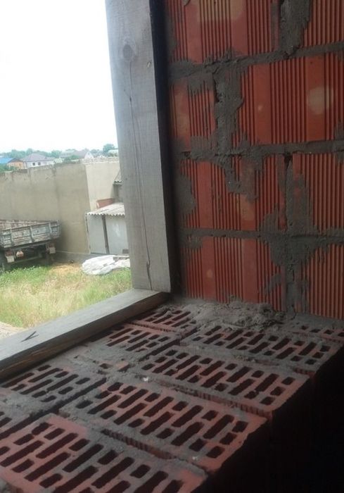 Будинок 10 хв. від Одеси, з красної цегли