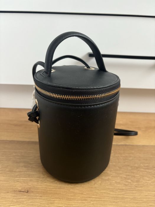 Torebka orsay czarna złoty zamek kuferek kufer złote dodatki