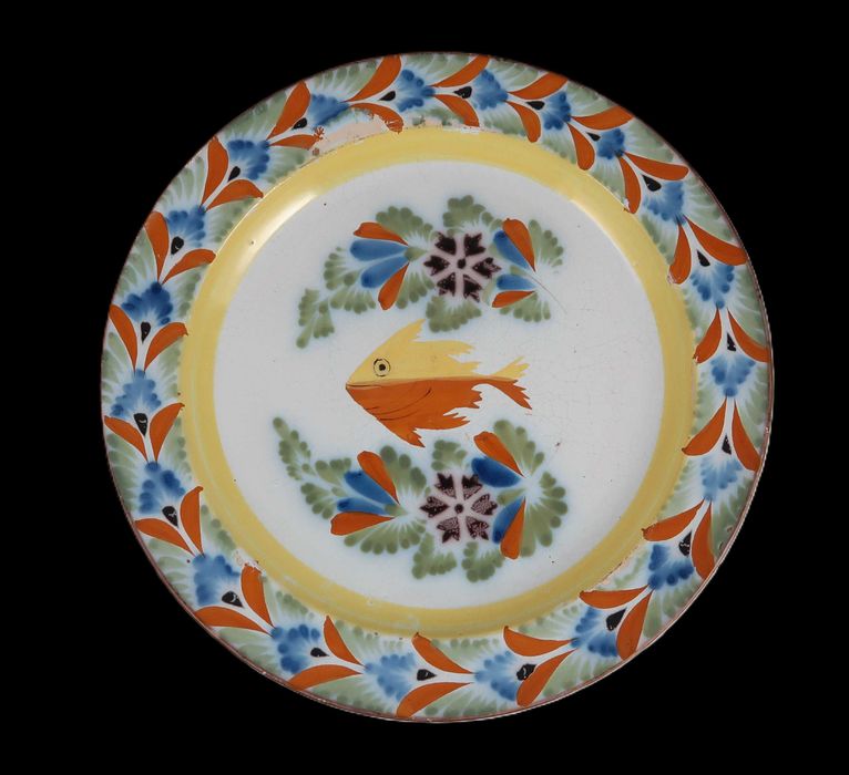 Prato faiança Séc. XIX - Bandeira / Fervença - 34 cm