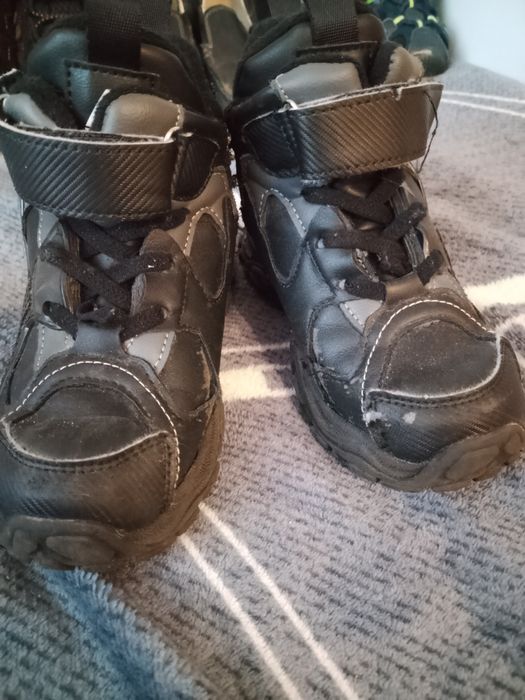 Віддам безкоштовно дитяче взуття 27 розміру