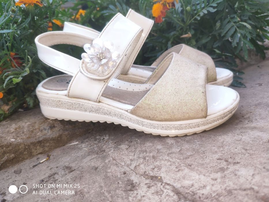 Босоніжки на дівчинку