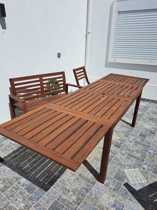 Mesa de madeira para jardim