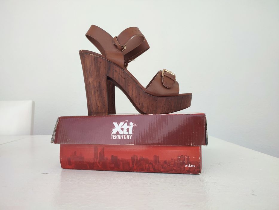 Sandálias XTI Territory Novas Tamanho 40 Salto Alto 12cm Compensado