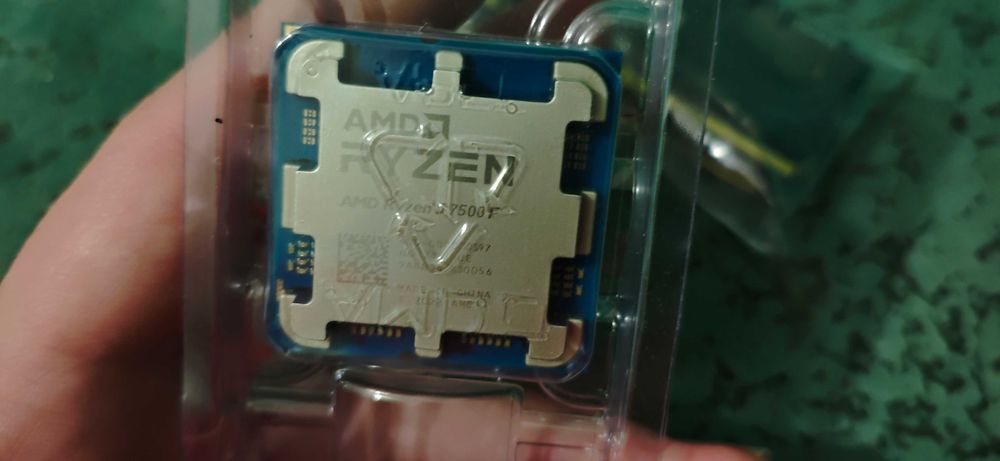процессор Ryzen 5 7500f гарний стан