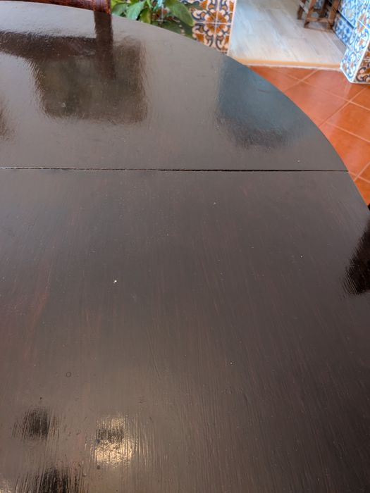 Mesa de pinho com 4 cadeiras