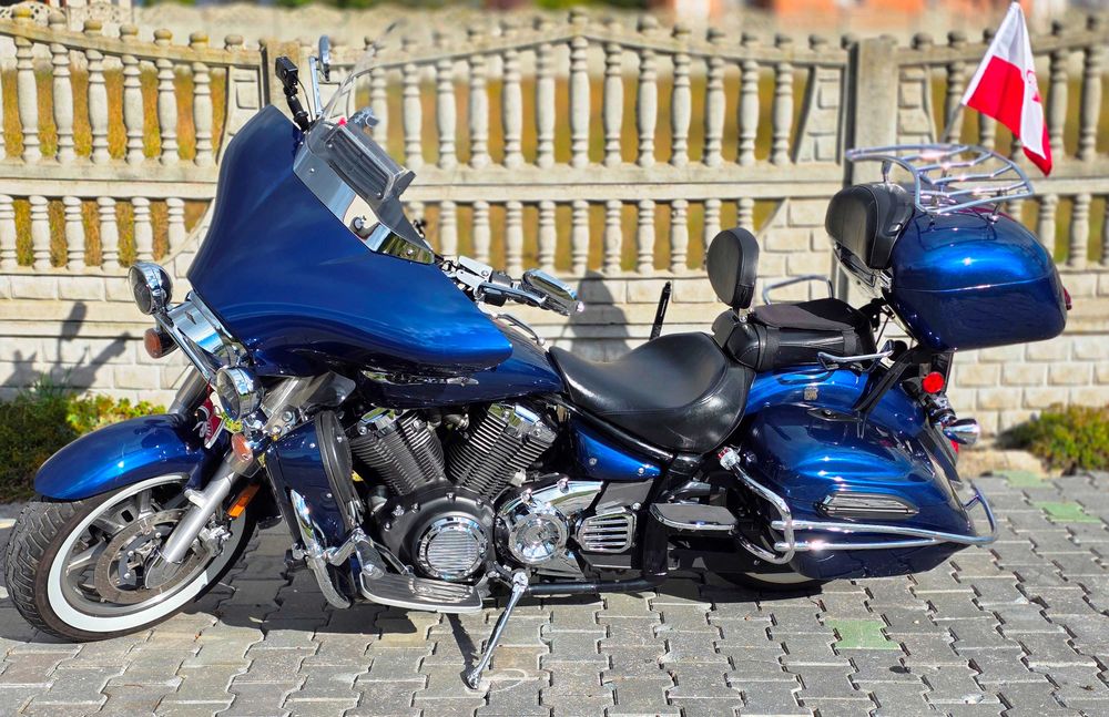 YAMAHA Deluxe XVS1300 Midnight Star