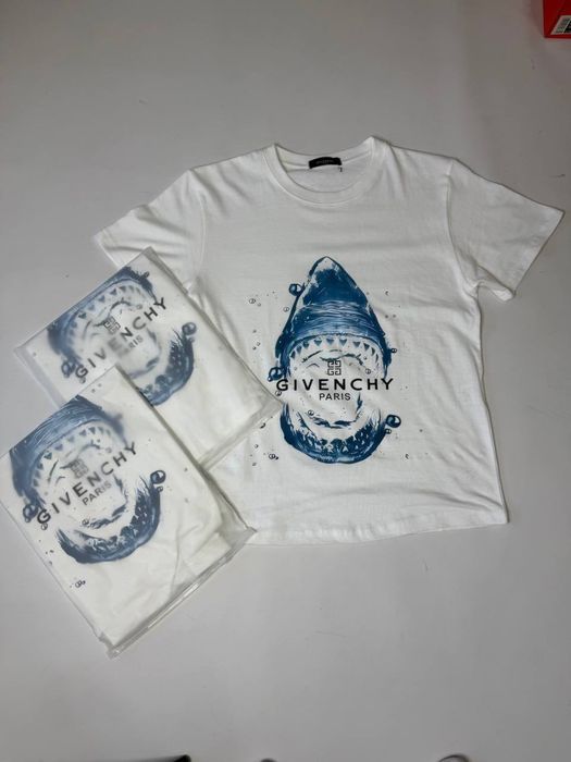 Футболка джіванші T-shirt Givenchy