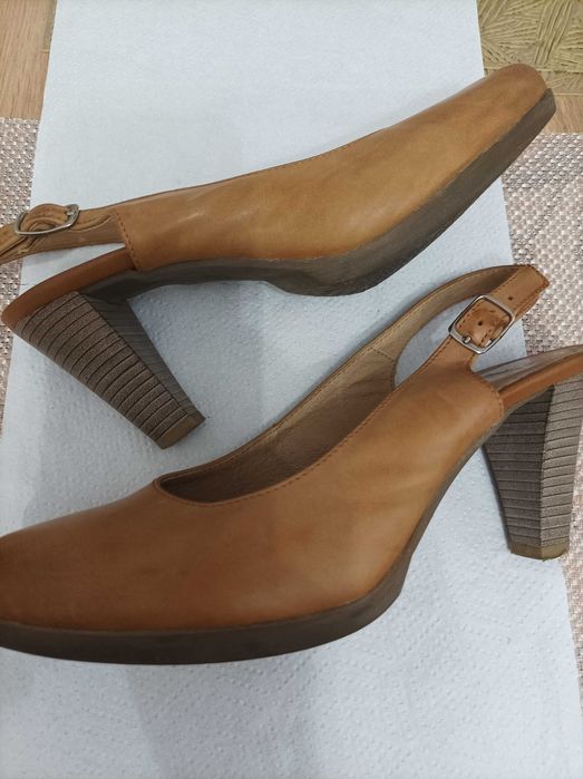 Buty na obcasie, Lasocki