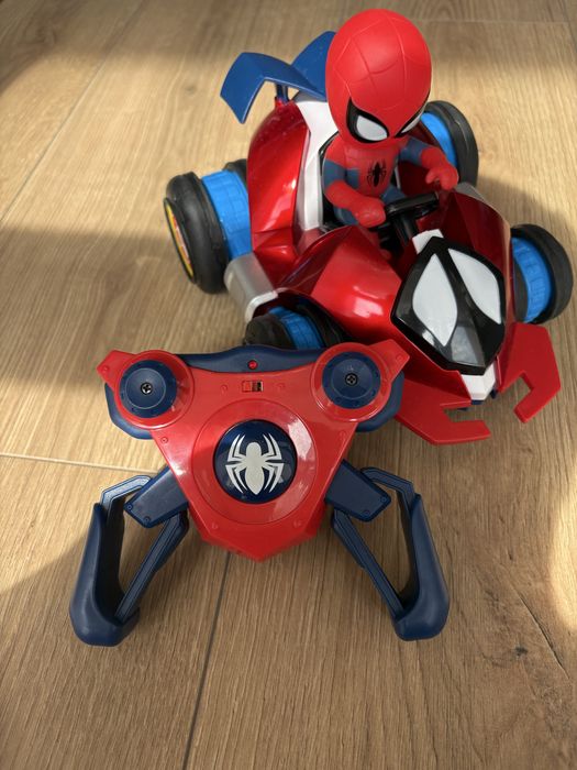 Іграшка трюковий автомобіль на дистанційному керуванні Marvel з Людиною-павуком