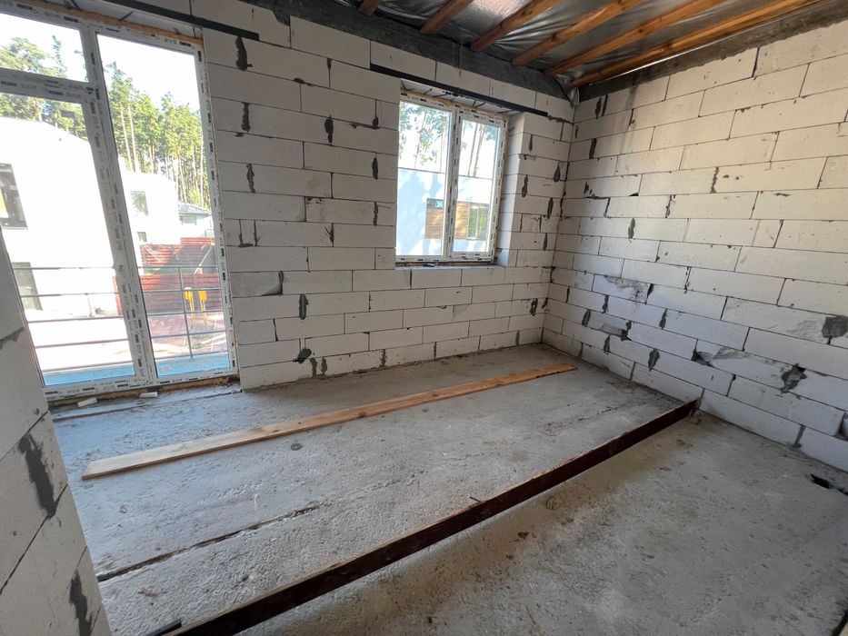 Лісова Буча, двоповерховий таунхаус в оточенні сосен, з документами