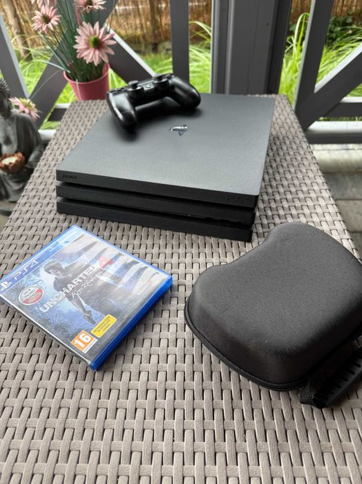 Sony PlayStation 4 Pro (PS4 Pro) CUH-7216B + Gra Uncharted 4 + Etui - Stan Idealny!