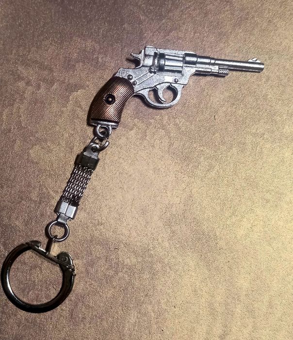 Брелок для ключів  " Наган" металевий