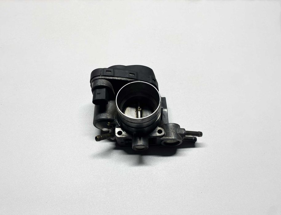 Дросельна заслінка Audi A4 B5 / Skoda SuperB / Volkswagen Passat B5 - 1.6-2.0