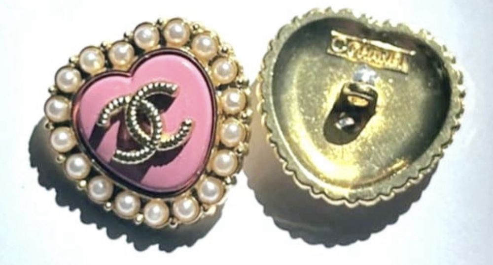 Eleganckie logowane guziczki, cena dotyczy 1 sztuka