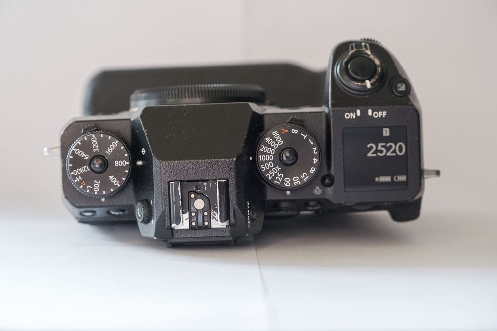 FujiFilm X-H1 + vertical Grip VPB-XH1 + 3 baterias (NP-W126s)