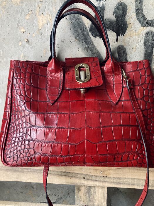 Італійська сумка у трендовому червоному кольорі