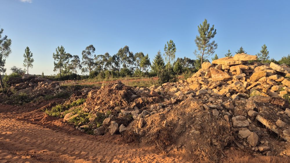 Dá-se pedra para muros