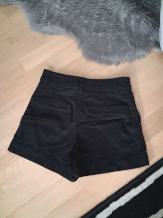 Czarne dżinsowe szorty H&M z wysokim stanem