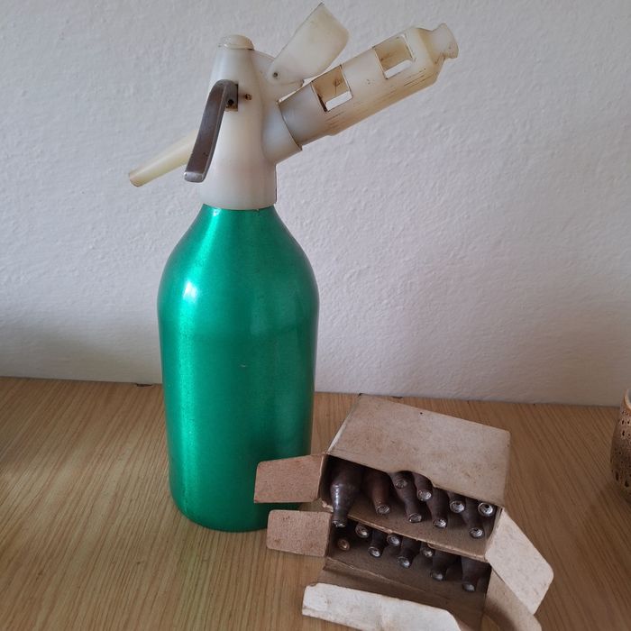 Syfon z nabojami PRL lata 70 te