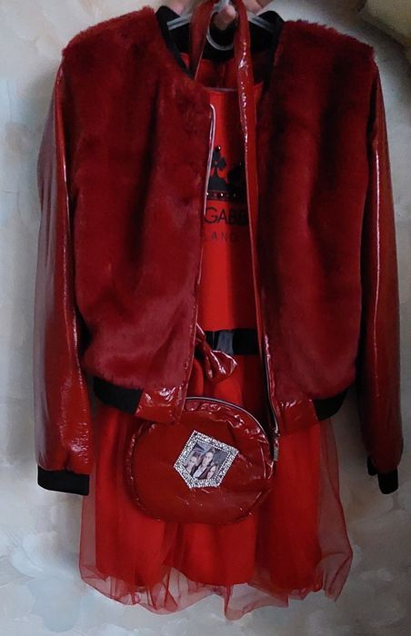 Нарядне червоне плаття