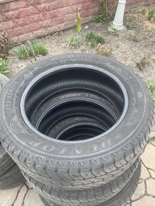Dunlop 225x55x17C do busa