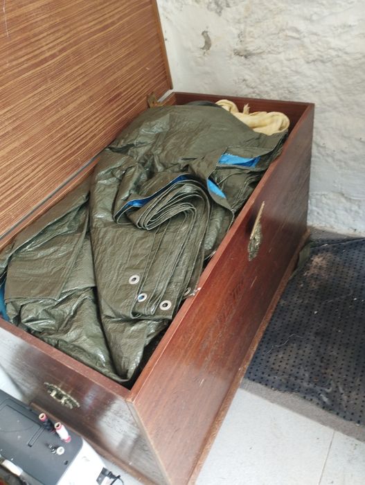 Arca em madeira maciça