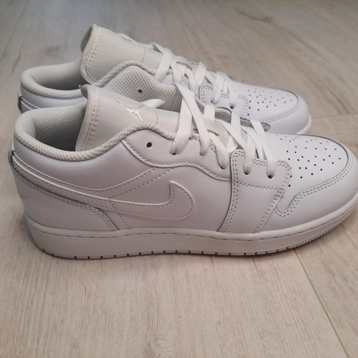 Оригінальні жіночі кросівки NIKE AIR JORDAN 1 LOW (GS) SNEAKERS WHITE